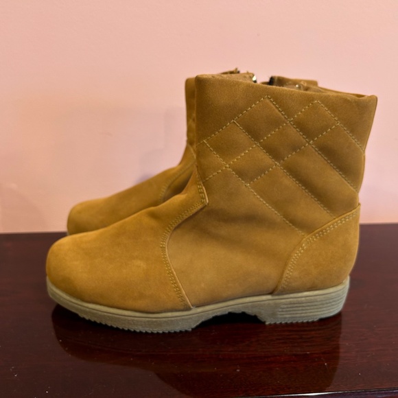 Explorers Suede Boots Size 8.5 - Picture 5 of 7